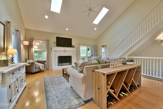 12 Tracey Court, Troy, NY 12180