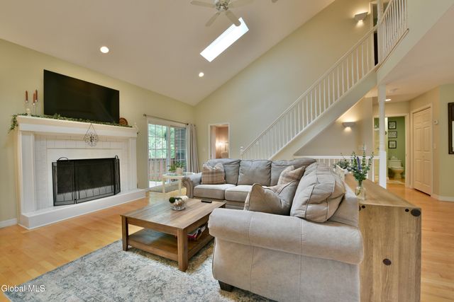 12 Tracey Court, Troy, NY 12180