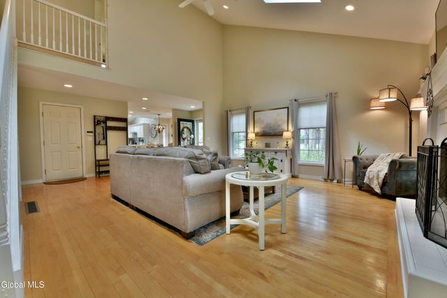 12 Tracey Court, Troy, NY 12180