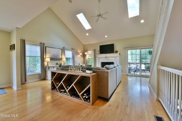 12 Tracey Court, Troy, NY 12180