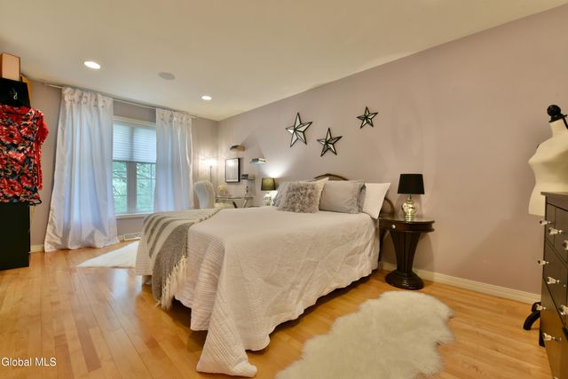 12 Tracey Court, Troy, NY 12180