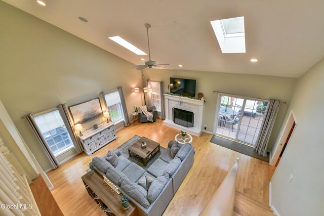 12 Tracey Court, Troy, NY 12180