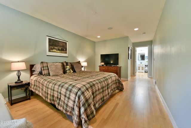 12 Tracey Court, Troy, NY 12180