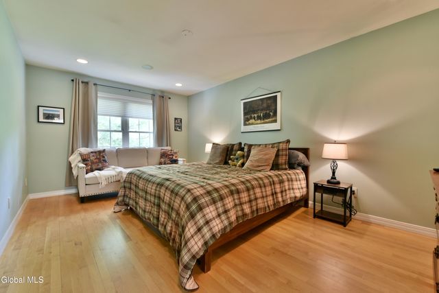 12 Tracey Court, Troy, NY 12180