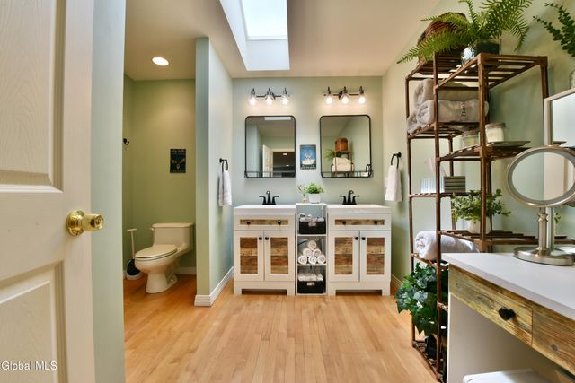 12 Tracey Court, Troy, NY 12180