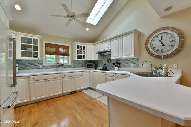 12 Tracey Court, Troy, NY 12180