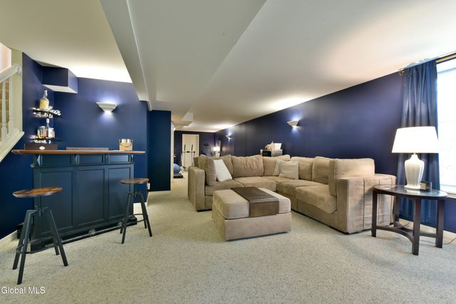 12 Tracey Court, Troy, NY 12180