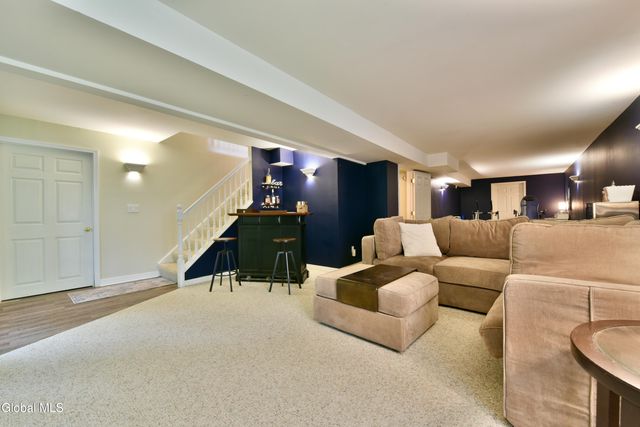 12 Tracey Court, Troy, NY 12180
