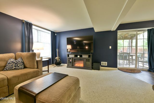 12 Tracey Court, Troy, NY 12180