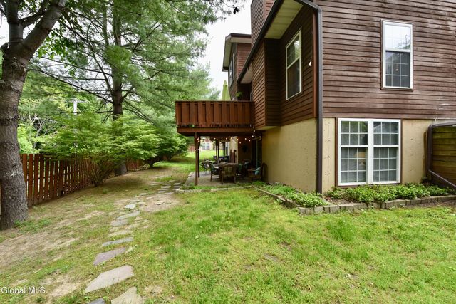 12 Tracey Court, Troy, NY 12180