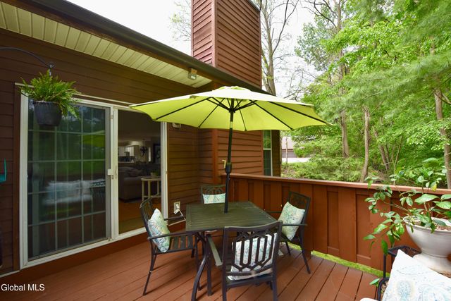 12 Tracey Court, Troy, NY 12180