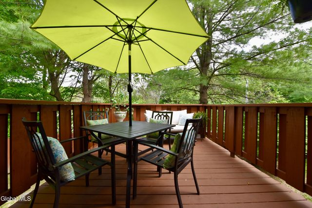 12 Tracey Court, Troy, NY 12180