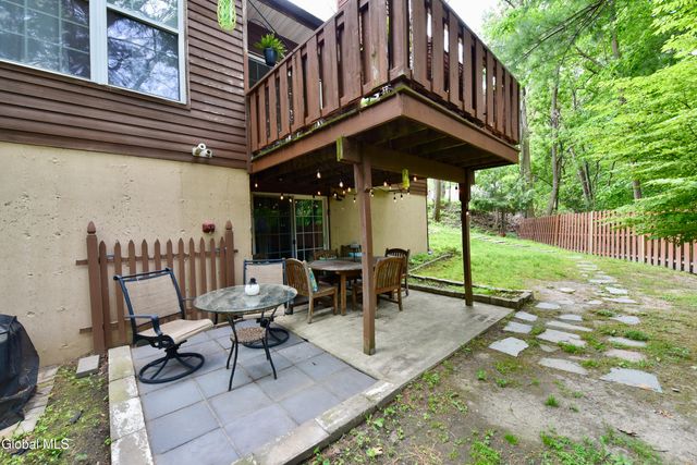 12 Tracey Court, Troy, NY 12180