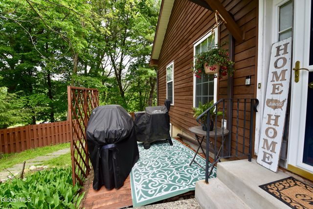 12 Tracey Court, Troy, NY 12180
