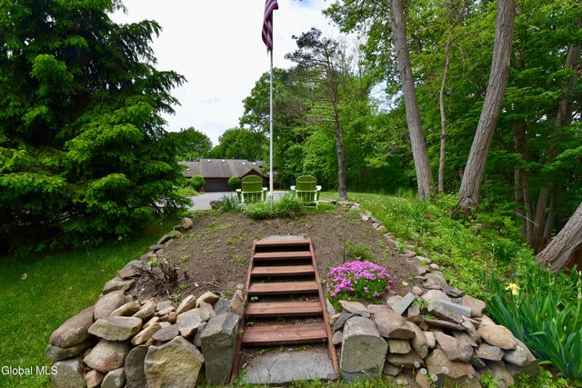 12 Tracey Court, Troy, NY 12180