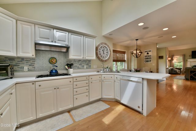 12 Tracey Court, Troy, NY 12180