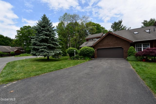 12 Tracey Court, Troy, NY 12180