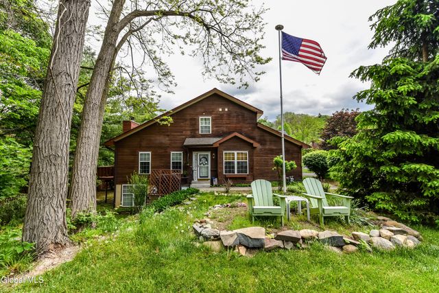 12 Tracey Court, Troy, NY 12180