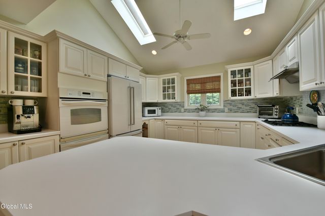 12 Tracey Court, Troy, NY 12180