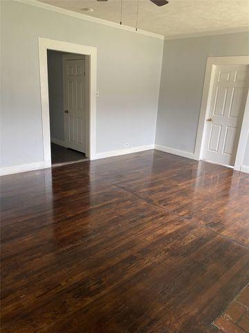3000 N Locust, Denton, TX 76209
