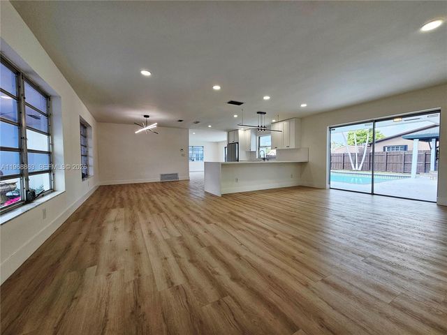 11101 NW 19th St, Pembroke Pines, FL 33026