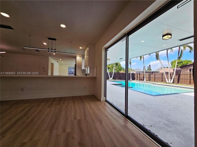 11101 NW 19th St, Pembroke Pines, FL 33026