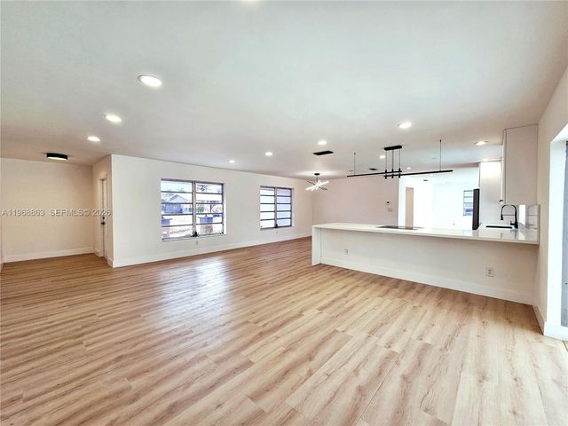 11101 NW 19th St, Pembroke Pines, FL 33026