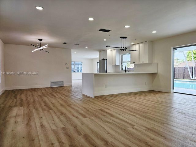 11101 NW 19th St, Pembroke Pines, FL 33026