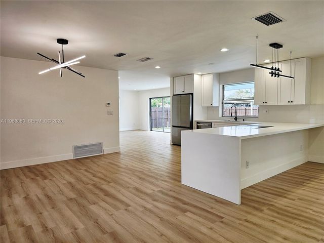 11101 NW 19th St, Pembroke Pines, FL 33026