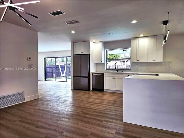 11101 NW 19th St, Pembroke Pines, FL 33026