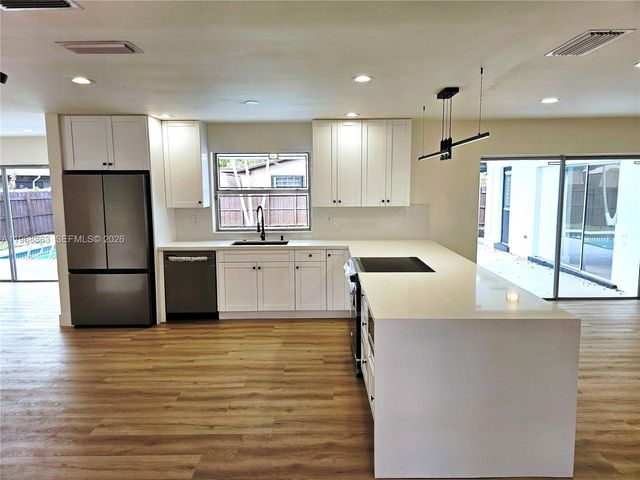 11101 NW 19th St, Pembroke Pines, FL 33026