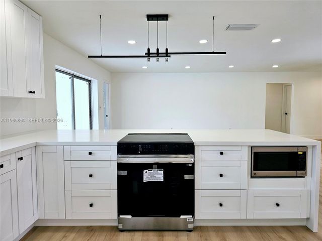 11101 NW 19th St, Pembroke Pines, FL 33026