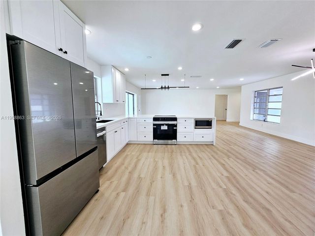 11101 NW 19th St, Pembroke Pines, FL 33026