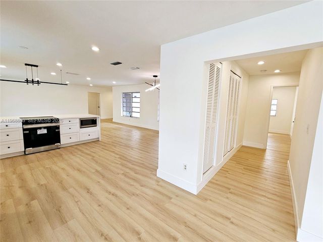 11101 NW 19th St, Pembroke Pines, FL 33026