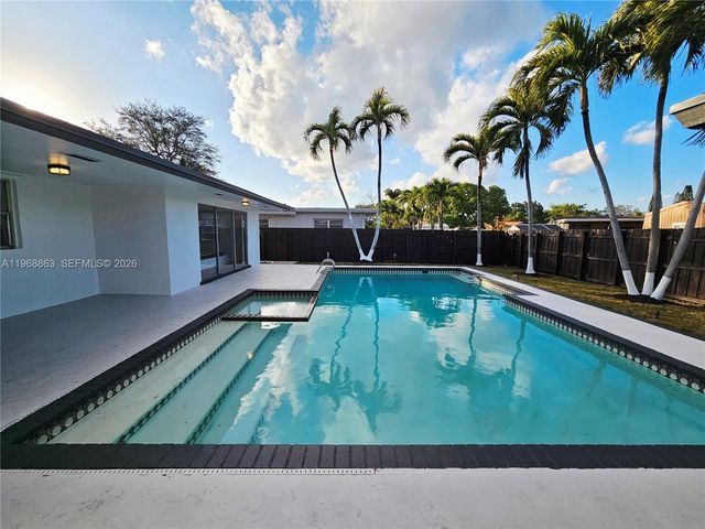 11101 NW 19th St, Pembroke Pines, FL 33026