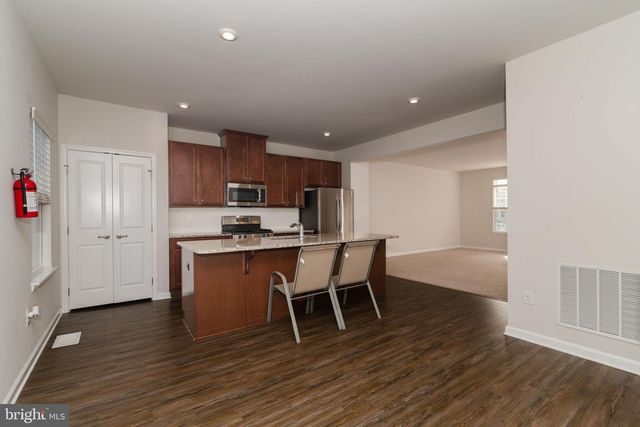 6 SPARROW CIR, Sewell, NJ 08080