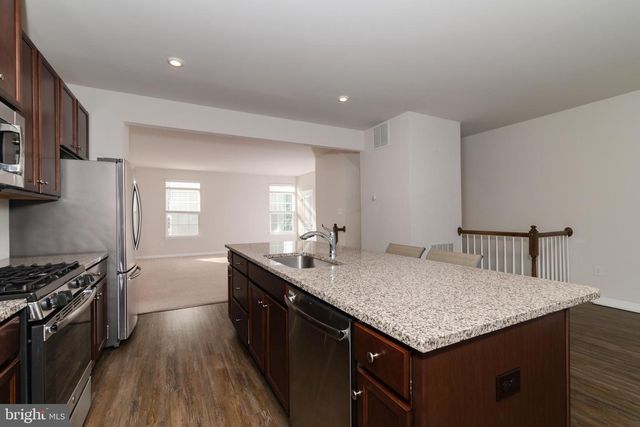 6 SPARROW CIR, Sewell, NJ 08080