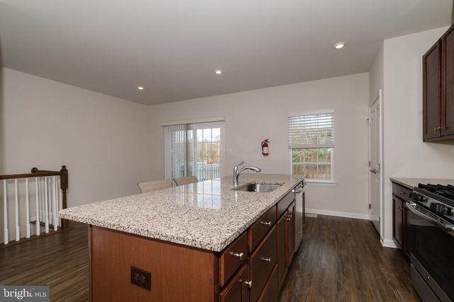 6 SPARROW CIR, Sewell, NJ 08080