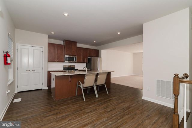 6 SPARROW CIR, Sewell, NJ 08080