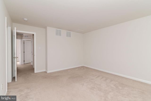 6 SPARROW CIR, Sewell, NJ 08080