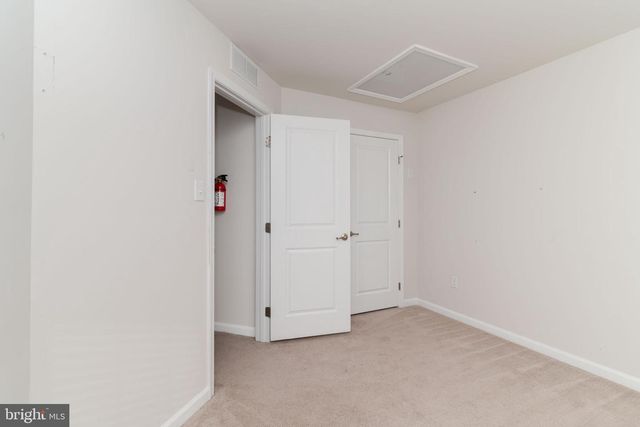 6 SPARROW CIR, Sewell, NJ 08080