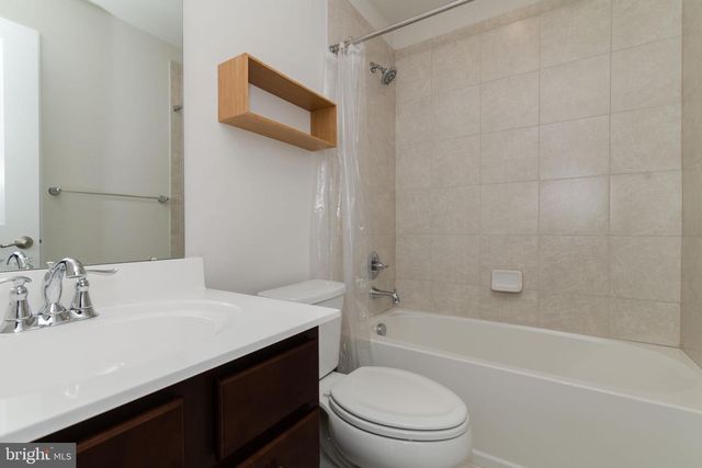 6 SPARROW CIR, Sewell, NJ 08080