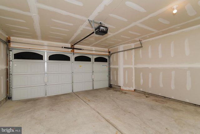 6 SPARROW CIR, Sewell, NJ 08080