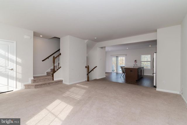 6 SPARROW CIR, Sewell, NJ 08080