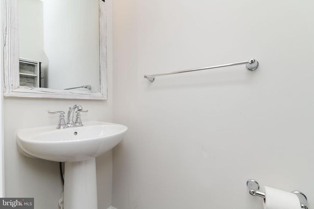 6 SPARROW CIR, Sewell, NJ 08080