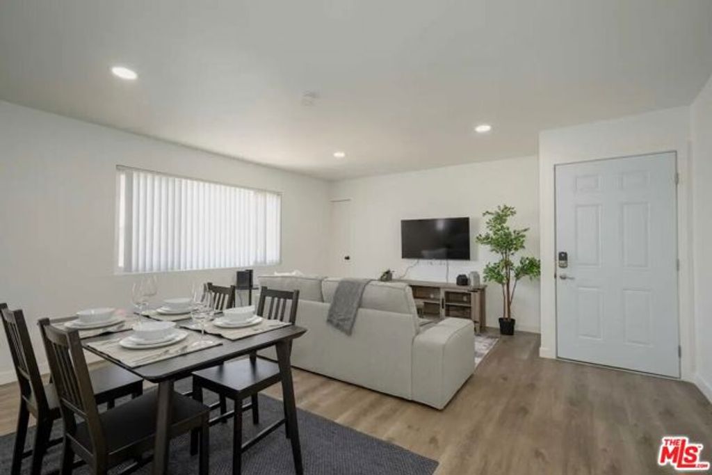 2417 S Budlong Avenue 4, Los Angeles, CA 90007