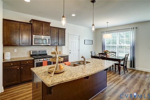 3736 Wivenhall Dr, Midlothian, VA 23112