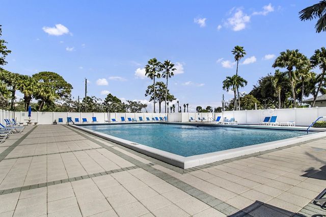 2230 N Cypress Bend Dr 504, Pompano Beach, FL 33069