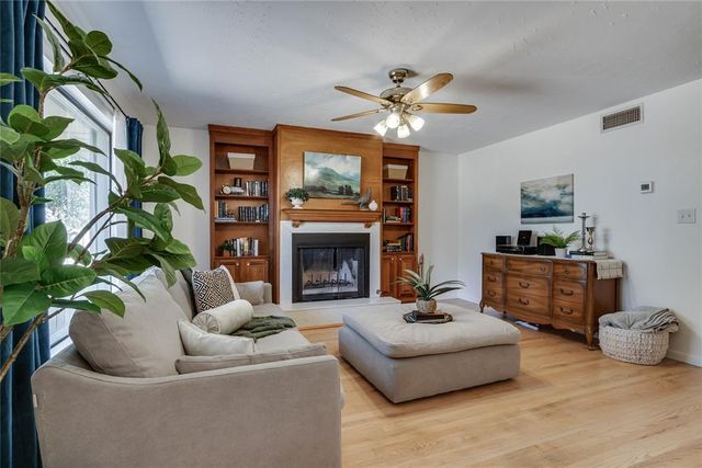 713 E Carroll Lane, Midwest City, OK 73110