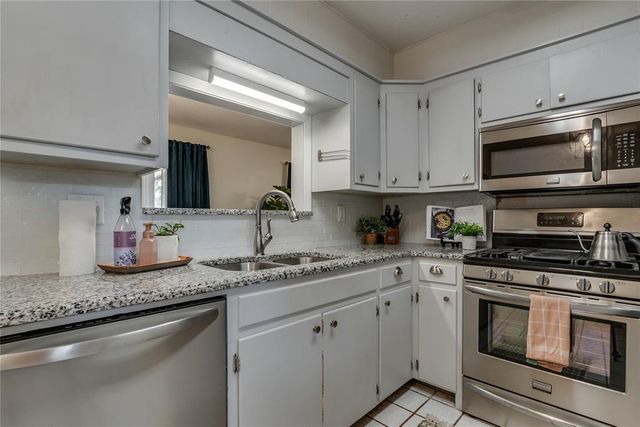 713 E Carroll Lane, Midwest City, OK 73110